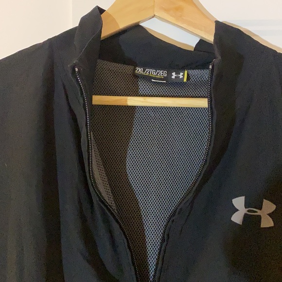 Under Armour Windbreaker - Picture 3 of 4